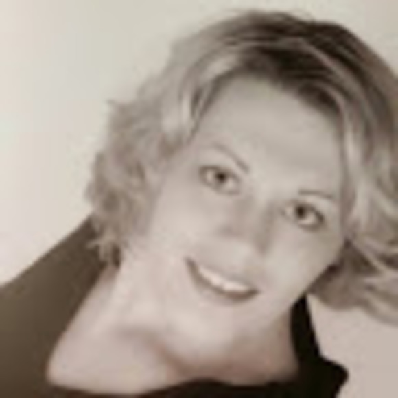 Meet your Posher, Janet - Picture 1 of 1